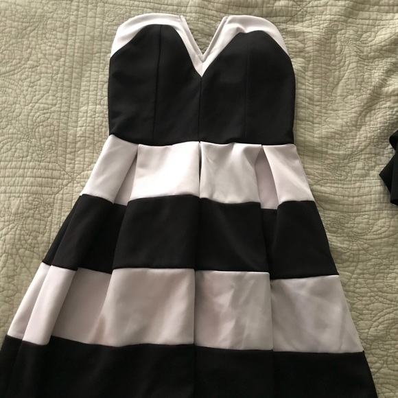 Dress - Picture 1 of 3